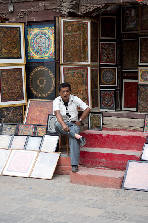 непалец продает непальские картины